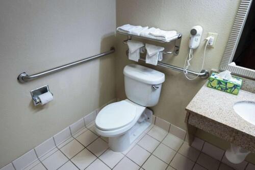 Quality Inn & Suites Downtown แมนสฟิลด์ ภายนอก รูปภาพ